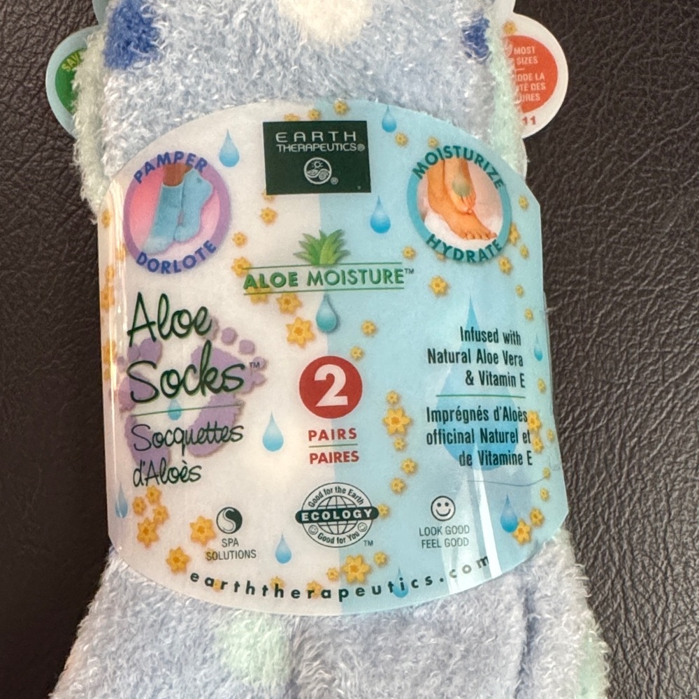 Earth Therapeutics Aloe Socks 2 pair set. One Size Fits Most - Picture 2 of 5